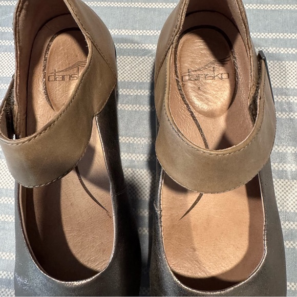 Dansko light bronze/tanish 2 toned textured Leather Women's Shoes - Picture 10 of 13